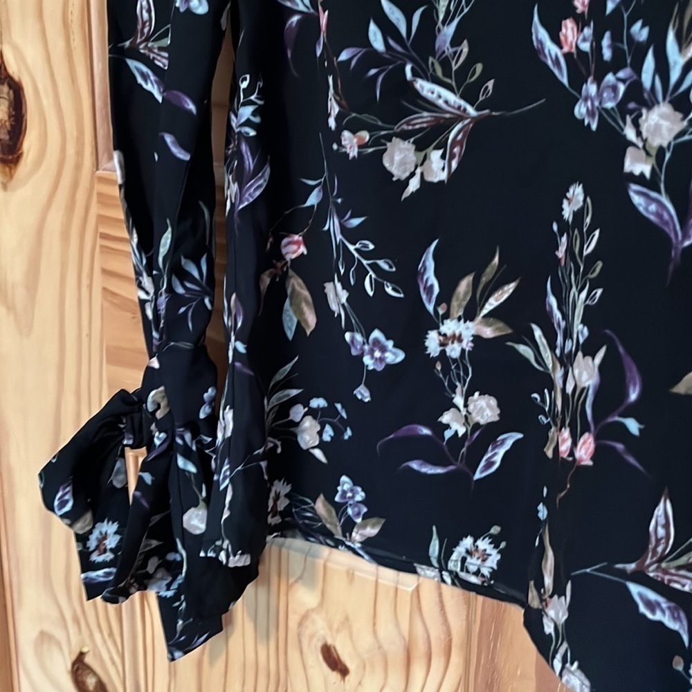Dex Printed Tie Sleeve Top - Picture 7 of 10